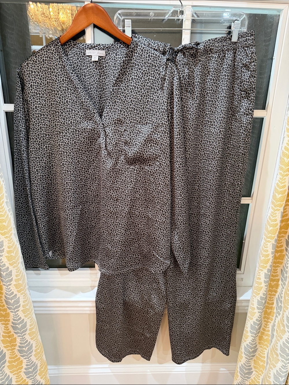 Barefoot Dreams Washed Satin Leopard Pajama Set XL Gray Animal Print Pants Top